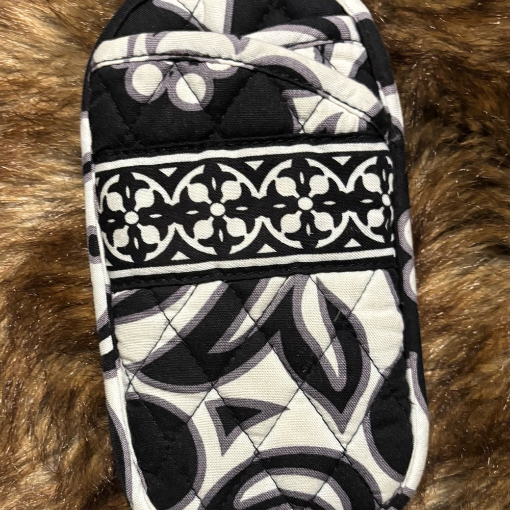 Vera Bradley Black & White Quilted Pattern Eyeglass holder, holds 2 pairs.